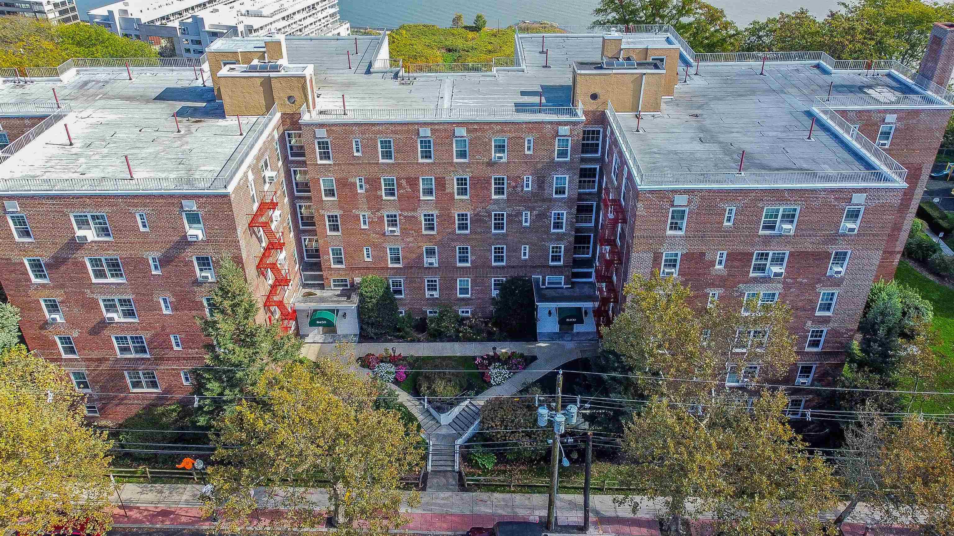 8400 Boulevard EAST, North Bergen Township, North Bergen, NJ 07047 - Property photo 2 of 36
