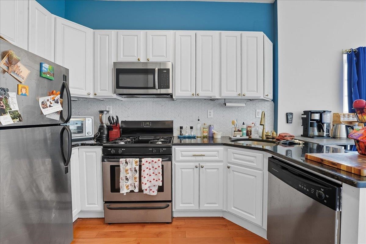 100 LEONARD Street, Jersey City, JC Heights, NJ 07307 - Property photo 4 of 16