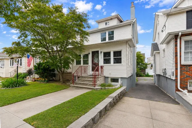 731 HUMBOLDT Street, Secaucus, NJ 07094