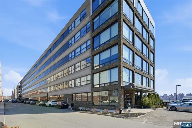 9 Somerset #408, Edgewater, NJ 07020