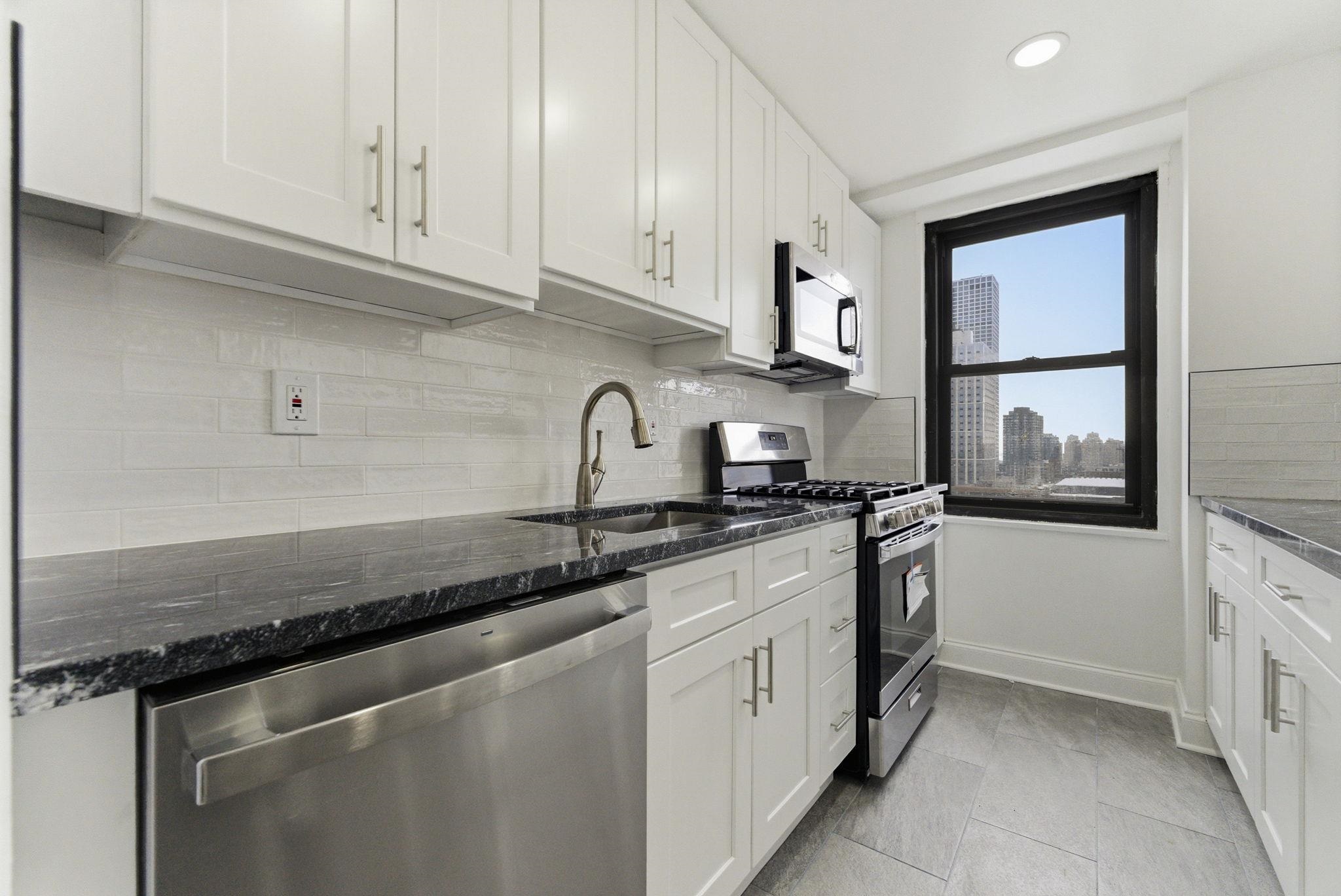 225 Street PAULS Avenue, Jersey City, JC Journal Square, NJ 07306 - Property photo 5 of 37