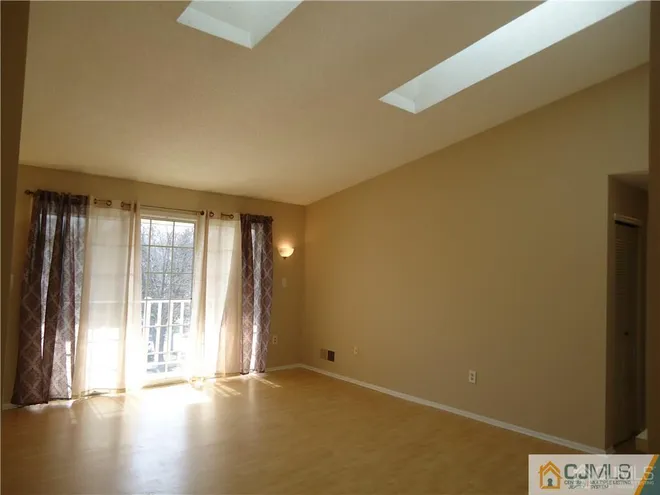 306 Wimbeldon Court, Governors Pointe 2, NJ 08902