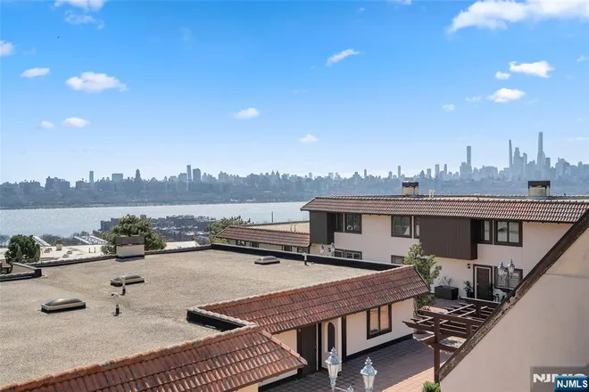 300 Gorge #58, Cliffside Park, NJ 07010