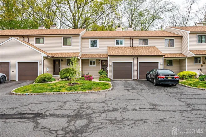 12 Tulip Court, Heatherwood Sec V, NJ 08820