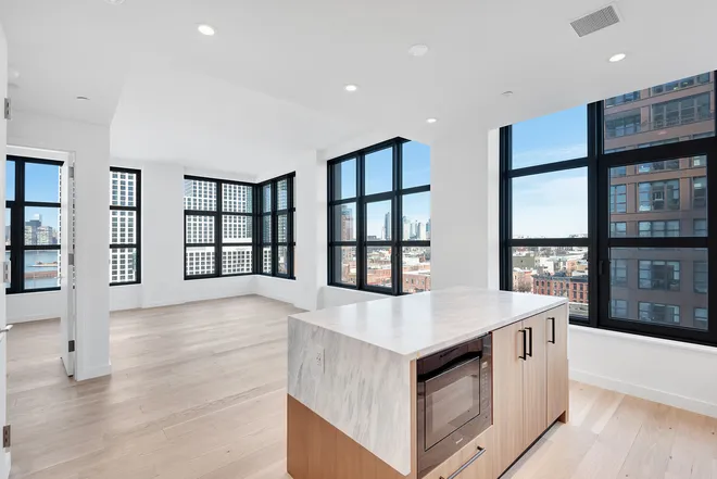 29 HURON Street #8GW, Brooklyn, NY 11222