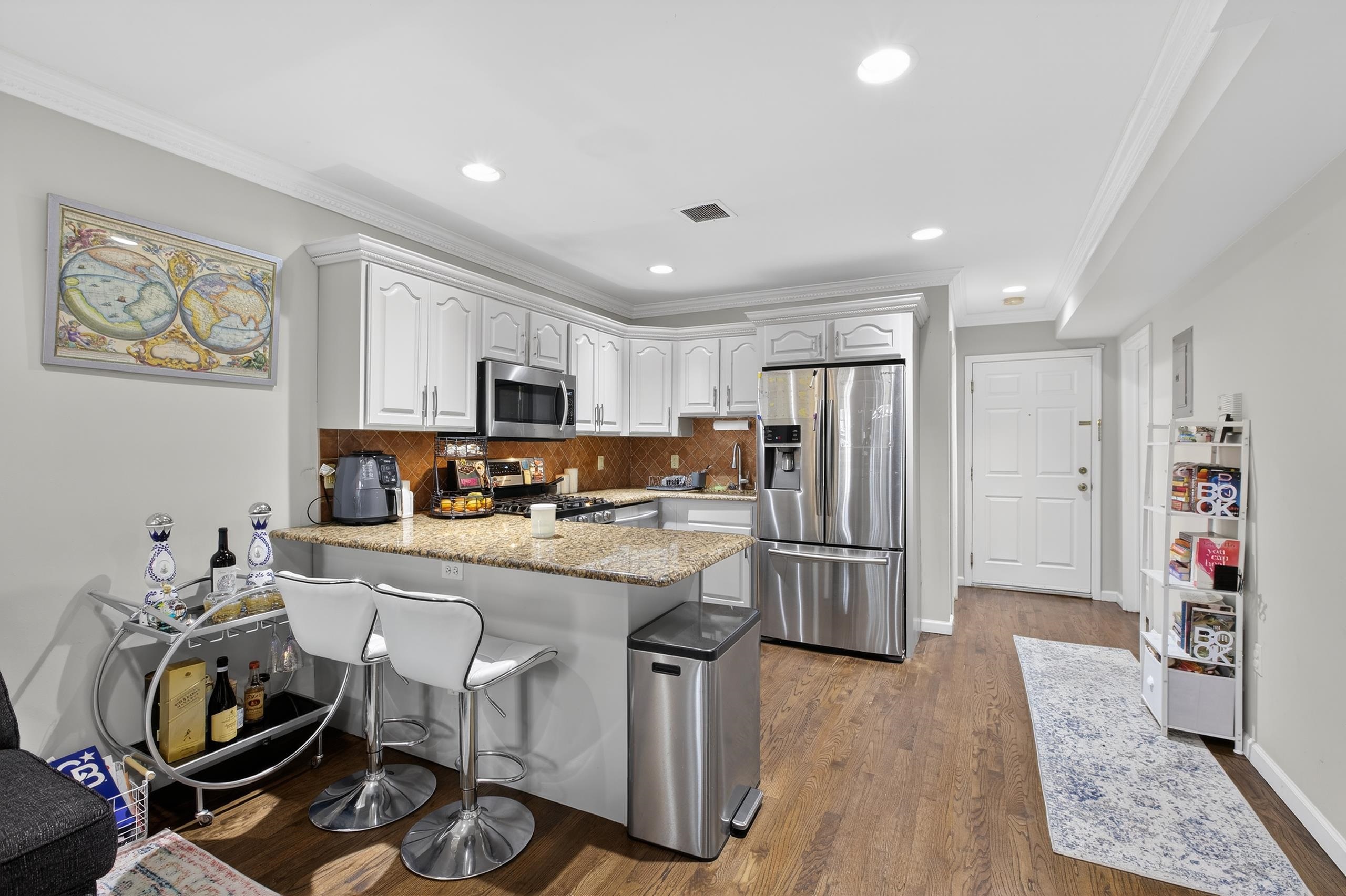 15 JEFFERSON Avenue, Jersey City, JC Heights, NJ 07306 - Property photo 5 of 20