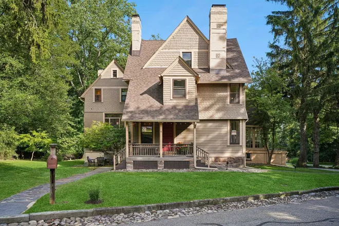 6 EDGEHILL Road, West Orange, NJ 07052-4922