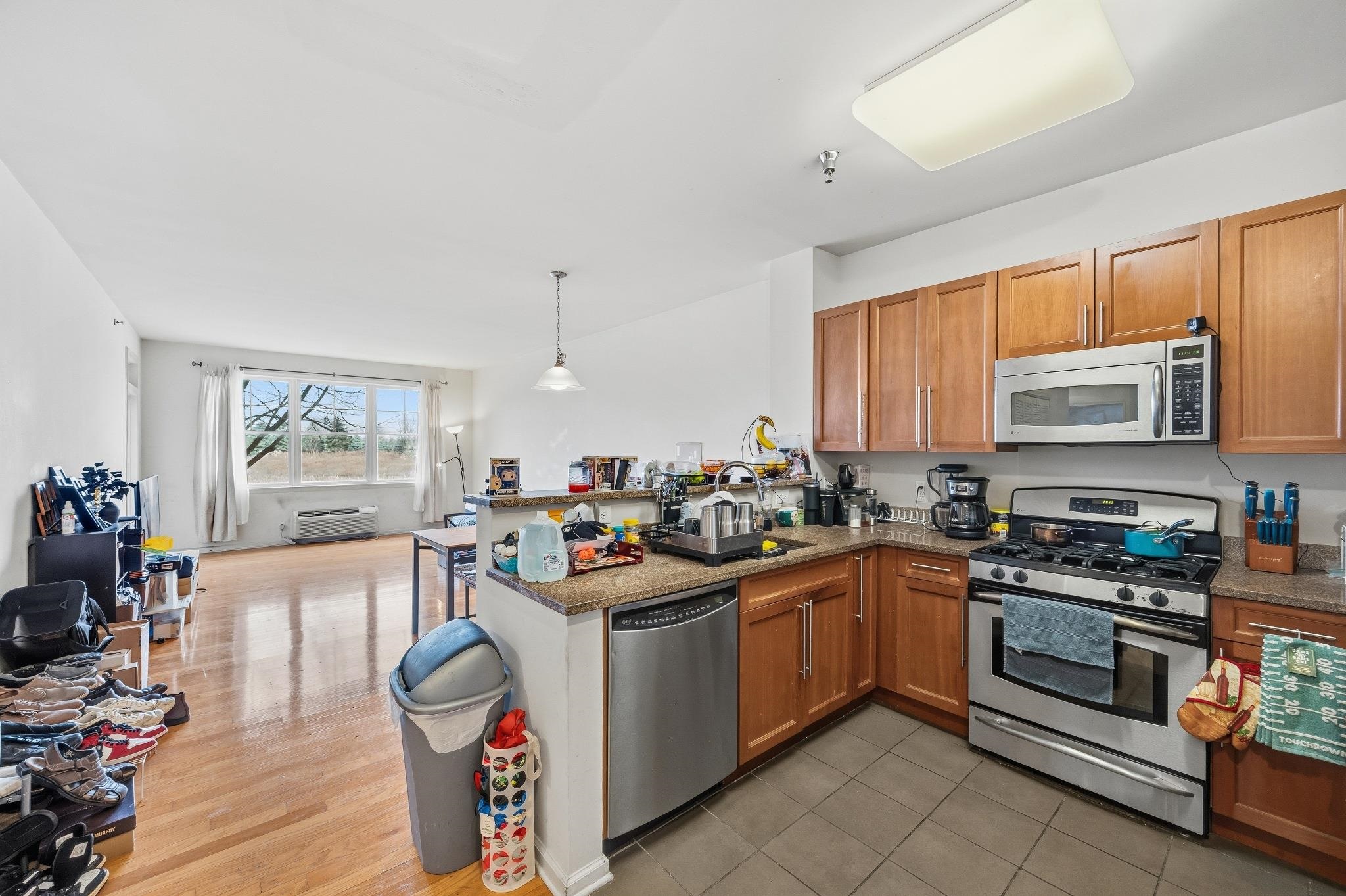 15 ENTERPRISE Court, Jersey City, JC Greenville, NJ 07305 - Property photo 4 of 12
