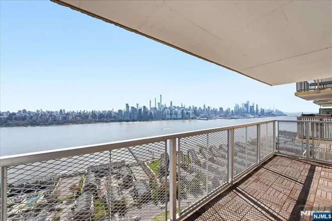 6600 Boulevard East #22N, West New York, NJ 07093