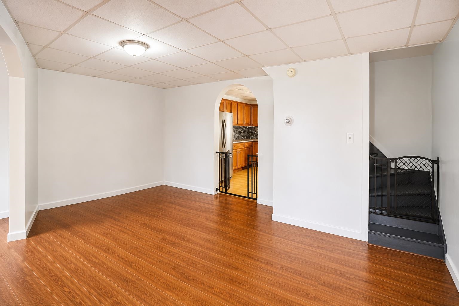 430 AVENUE East, Bayonne City, Bayonne, NJ 07002 - Property photo 4 of 10