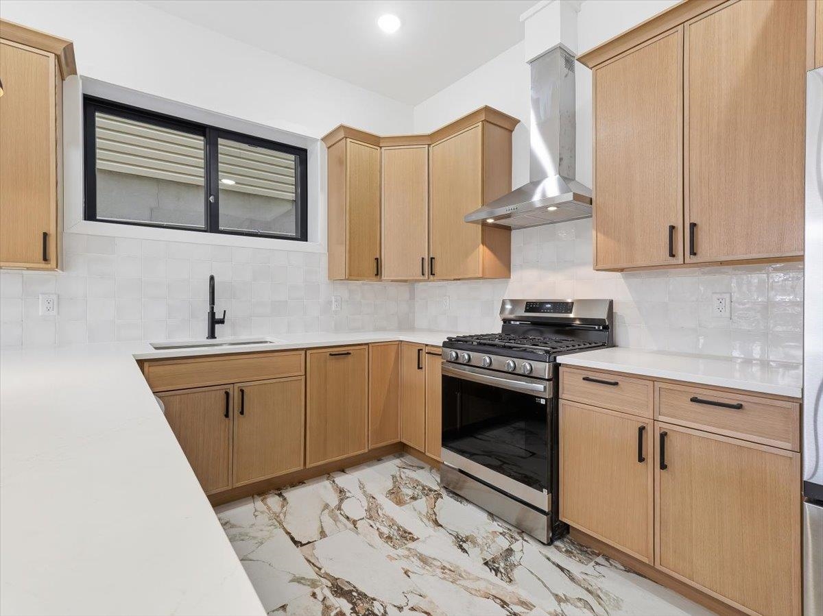 68 JORDAN Avenue, Jersey City, JC Journal Square, NJ 07306 - Property photo 4 of 20