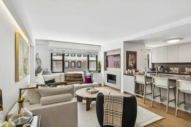 116 CENTRAL Park #9A, New York, NY 10019