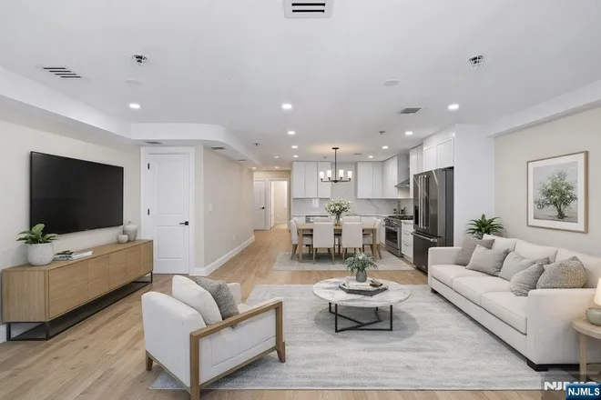 306 Grand #2, Jersey City, NJ 07302