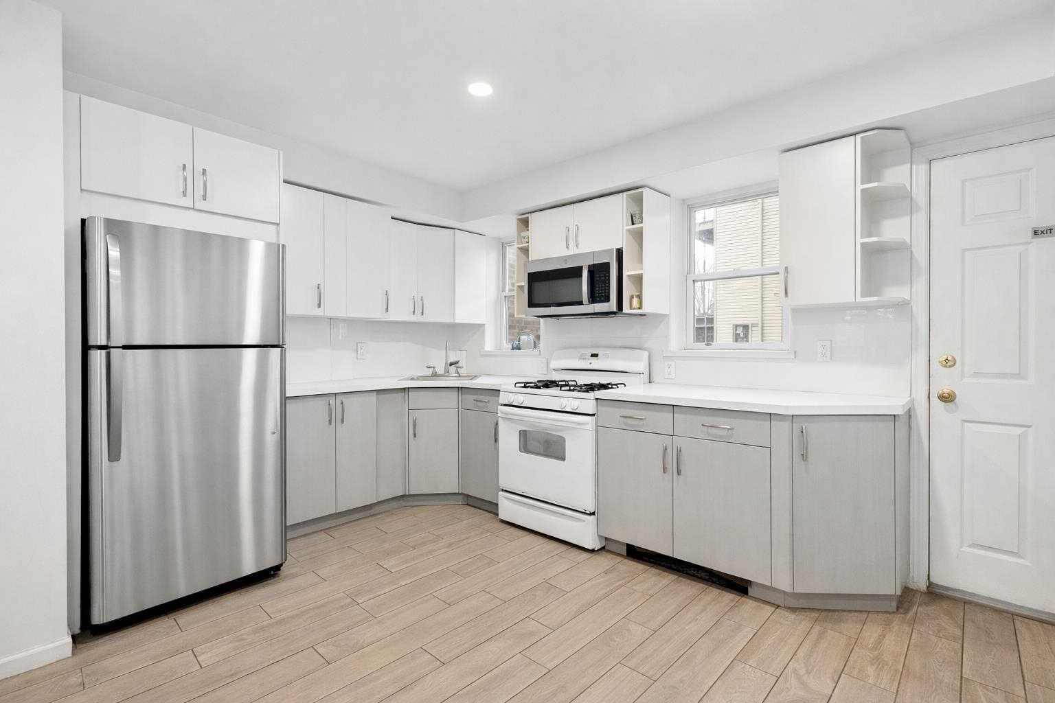 85 MAGNOLIA Avenue, Jersey City, JC Journal Square, NJ 07306 - Property photo 4 of 15