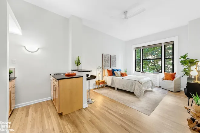 140 West 69th Street #22C, New York, NY 10023