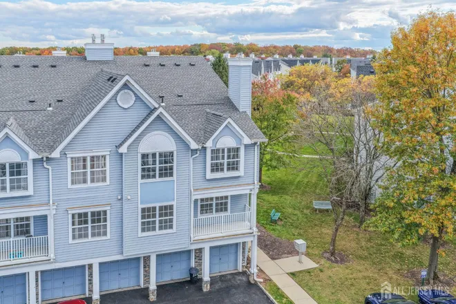 122 Prestwick Way, Village Pointe, NJ 08820