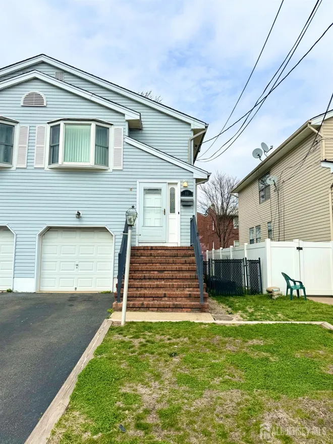 10 Holmes Street, carteret, NJ 07008