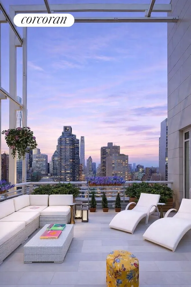 301 East 61st Street #PENTHOUSE, New York, NY 10065