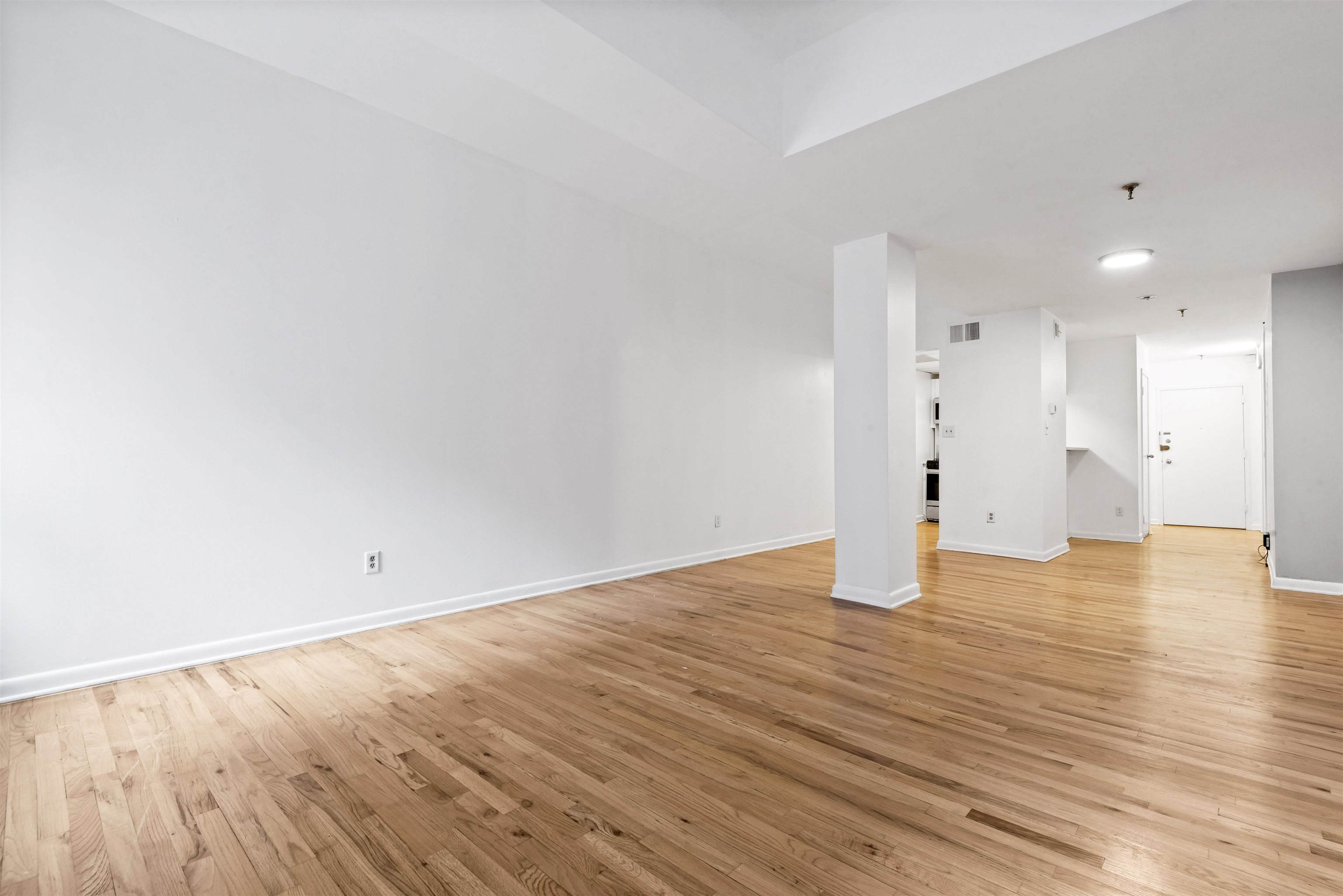 227 CHRISTOPHER COLUMBUS Drive, Jersey City, JC Downtown, NJ 07302 - Property photo 4 of 21