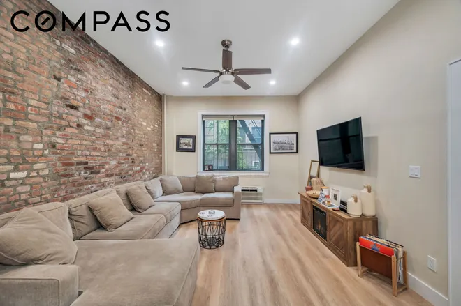 240 East 30th Street #2D, New York, NY 10016