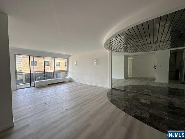 2077 Center #3F, Fort Lee Borough, Fort Lee, NJ 07024 - Property photo 5 of 25