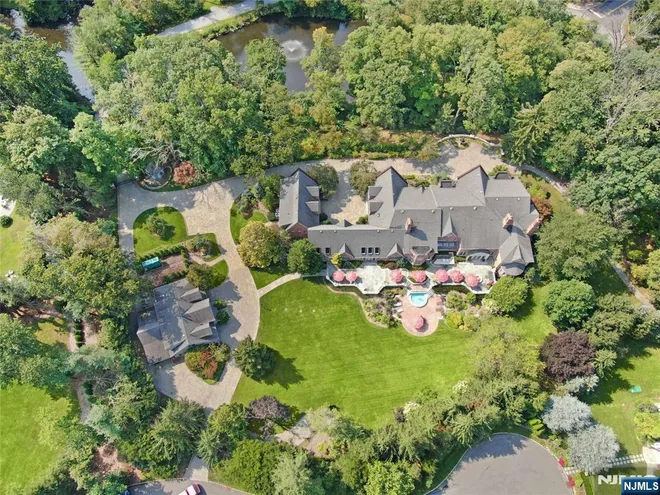 1055 High Mountain, Franklin Lakes, NJ 07417