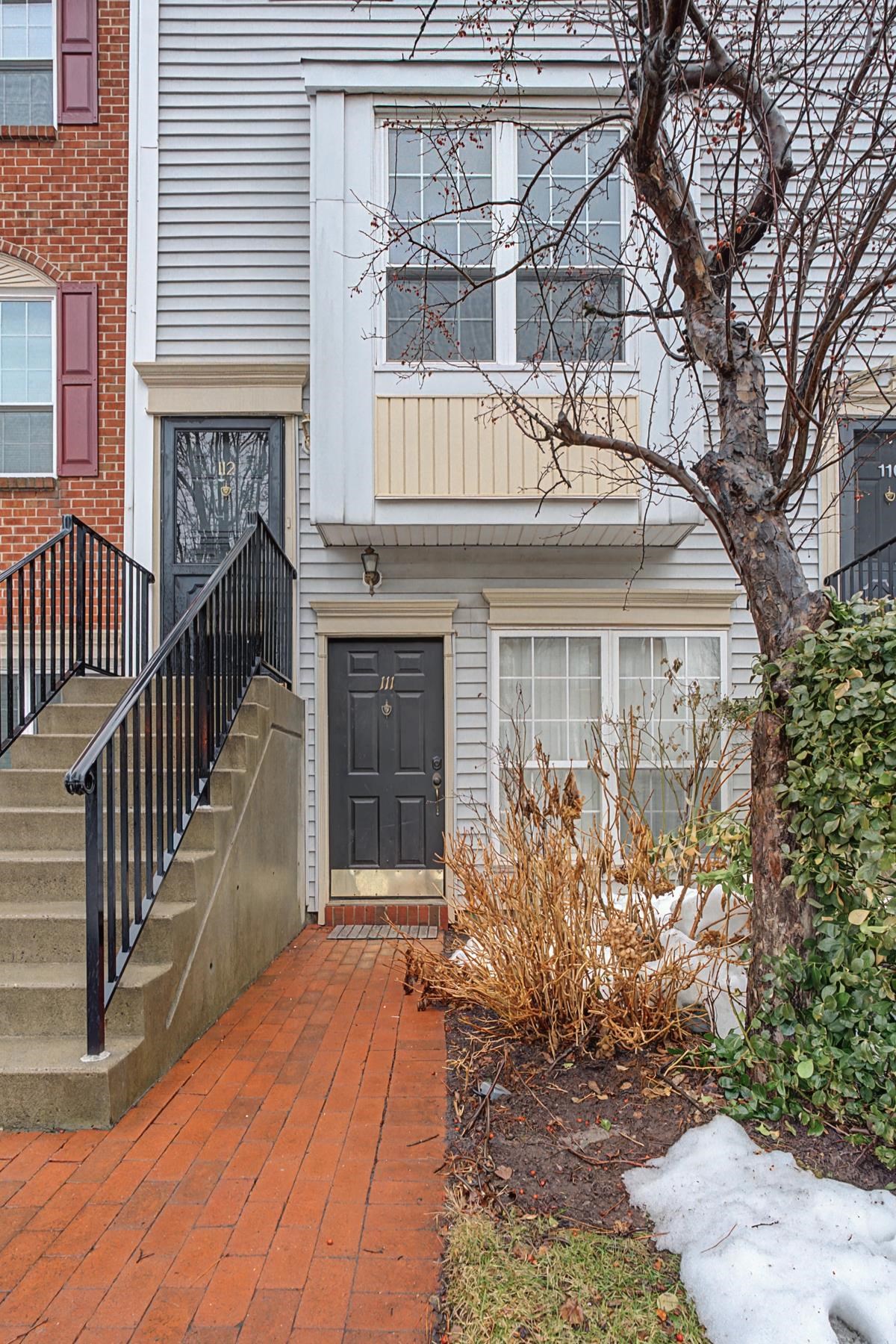 111 COTTONWOOD Street, Jersey City, JC West Bergen, NJ 07305 - Property photo 3 of 12