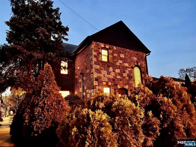 695 Palisade, Cliffside Park, NJ 07010
