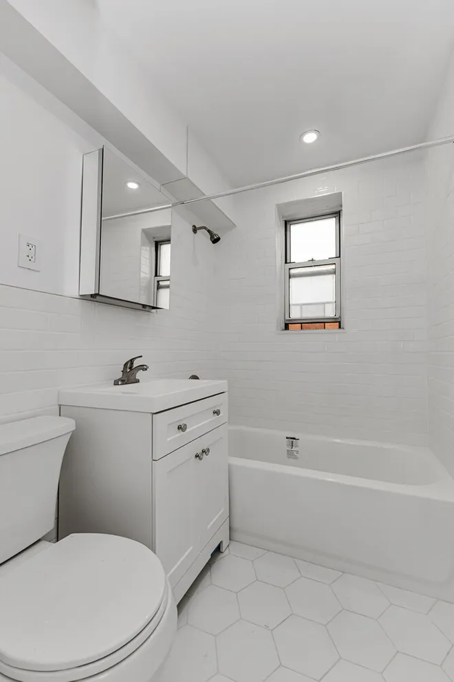 65-35 YELLOWSTONE Boulevard #6F, Forest Hills, NY 11375