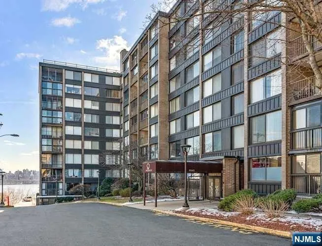 9060 Palisade #811, North Bergen, NJ 07047