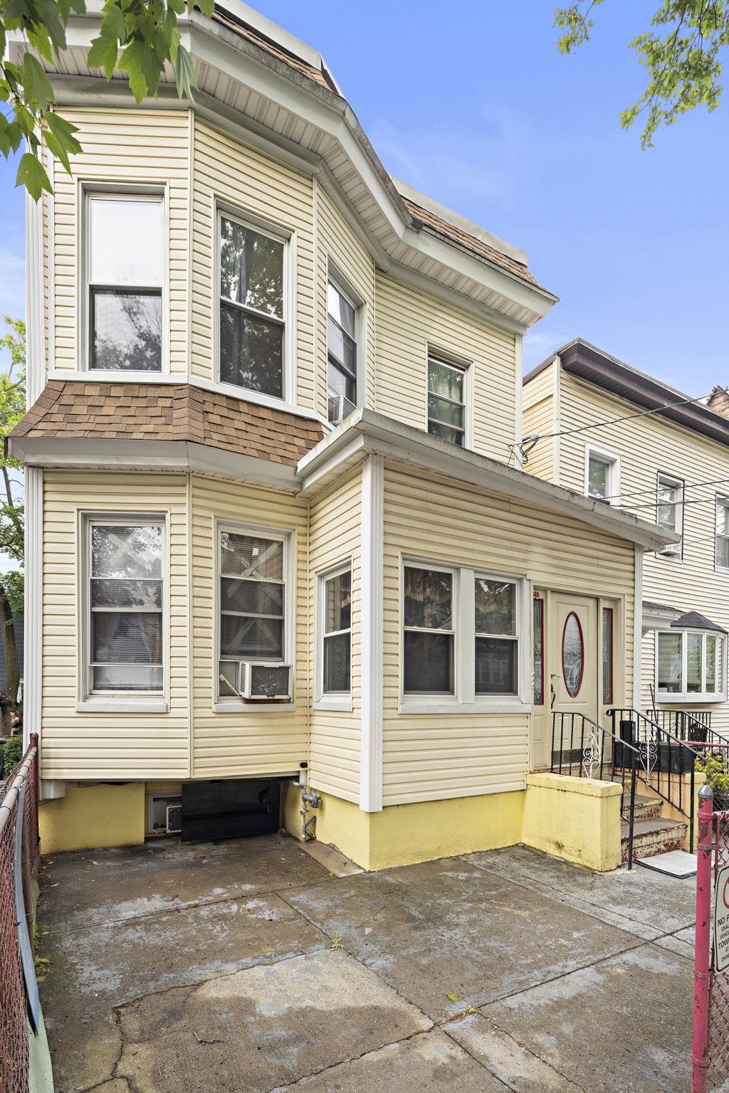 58 BOORAEM Avenue, Jersey City, JC Heights, NJ 07307 - Property photo 4 of 26