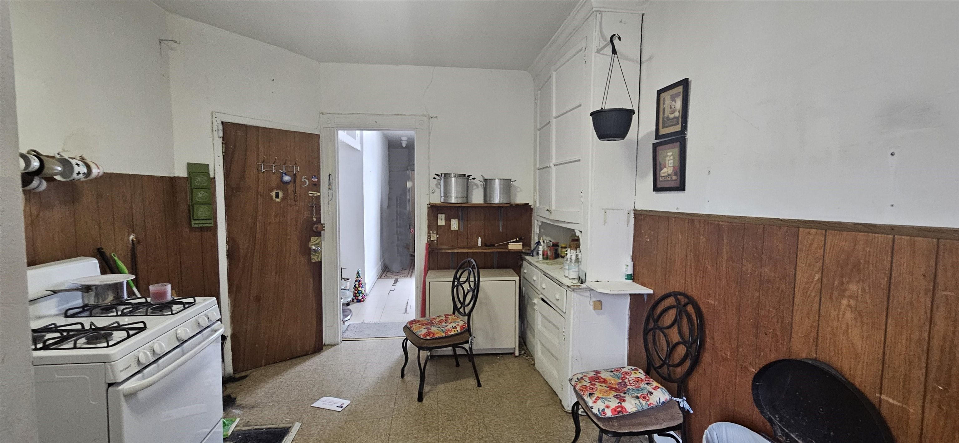 711 10th Street, Union City, Union City, NJ 07087 - Property photo 5 of 10