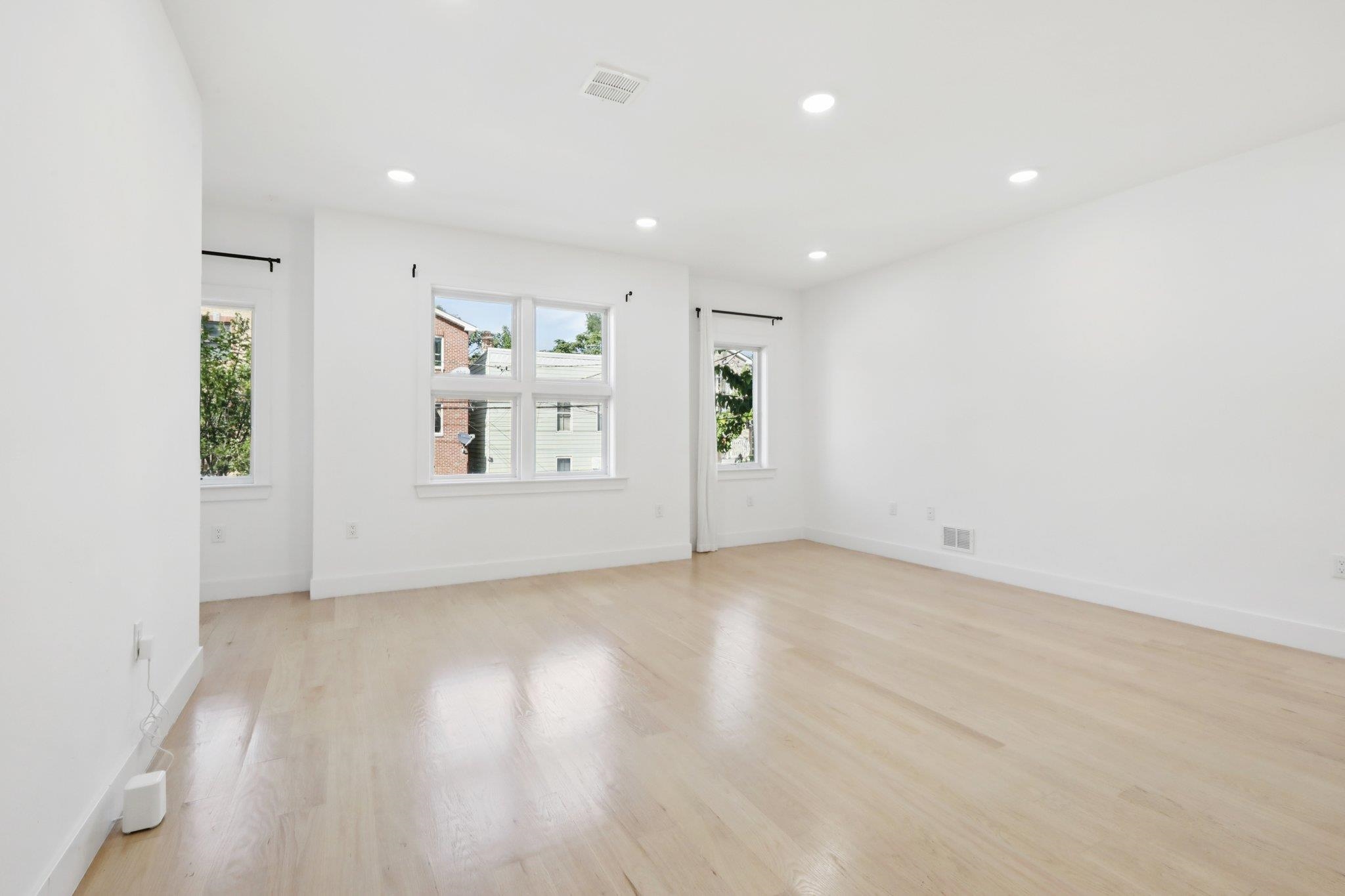 131 ZABRISKIE Street, Jersey City, JC Heights, NJ 07307 - Property photo 4 of 44