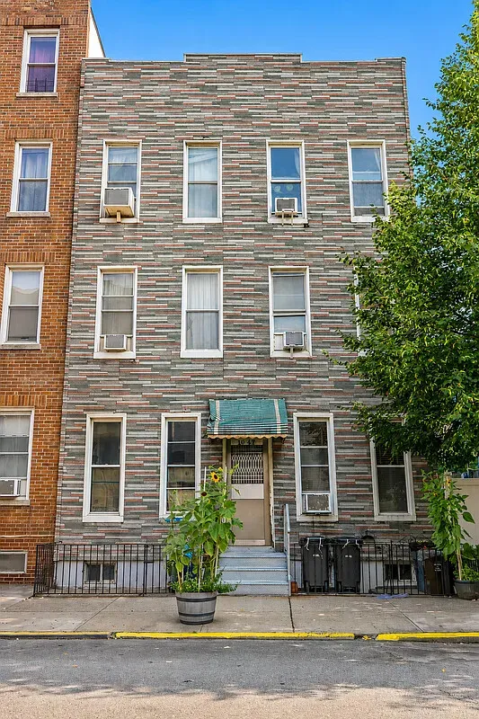 10-47 47th Avenue, Hunters Point, NY 11101