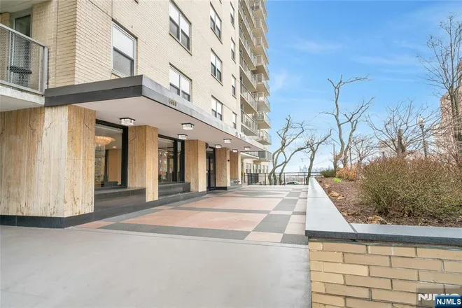 6600 JFK Boulevard East #17 North, West New York, NJ 07093