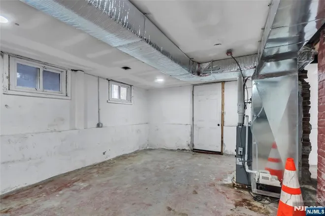 162 Clinton, East Orange, NJ 07018