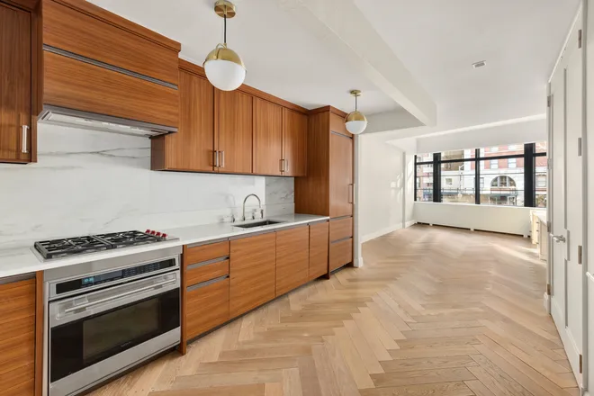 150 CHARLES Street #2ES, New York, NY 10014