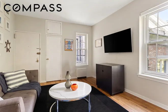 345 West 21st Street #4B, New York, NY 10011