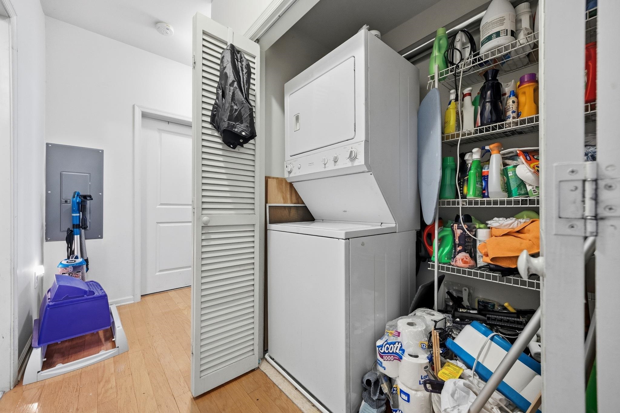 15 ENTERPRISE Court, Jersey City, JC Greenville, NJ 07305 - Property photo 5 of 12