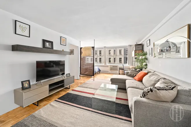 310 East 70th Street #5G, New York, NY 10021