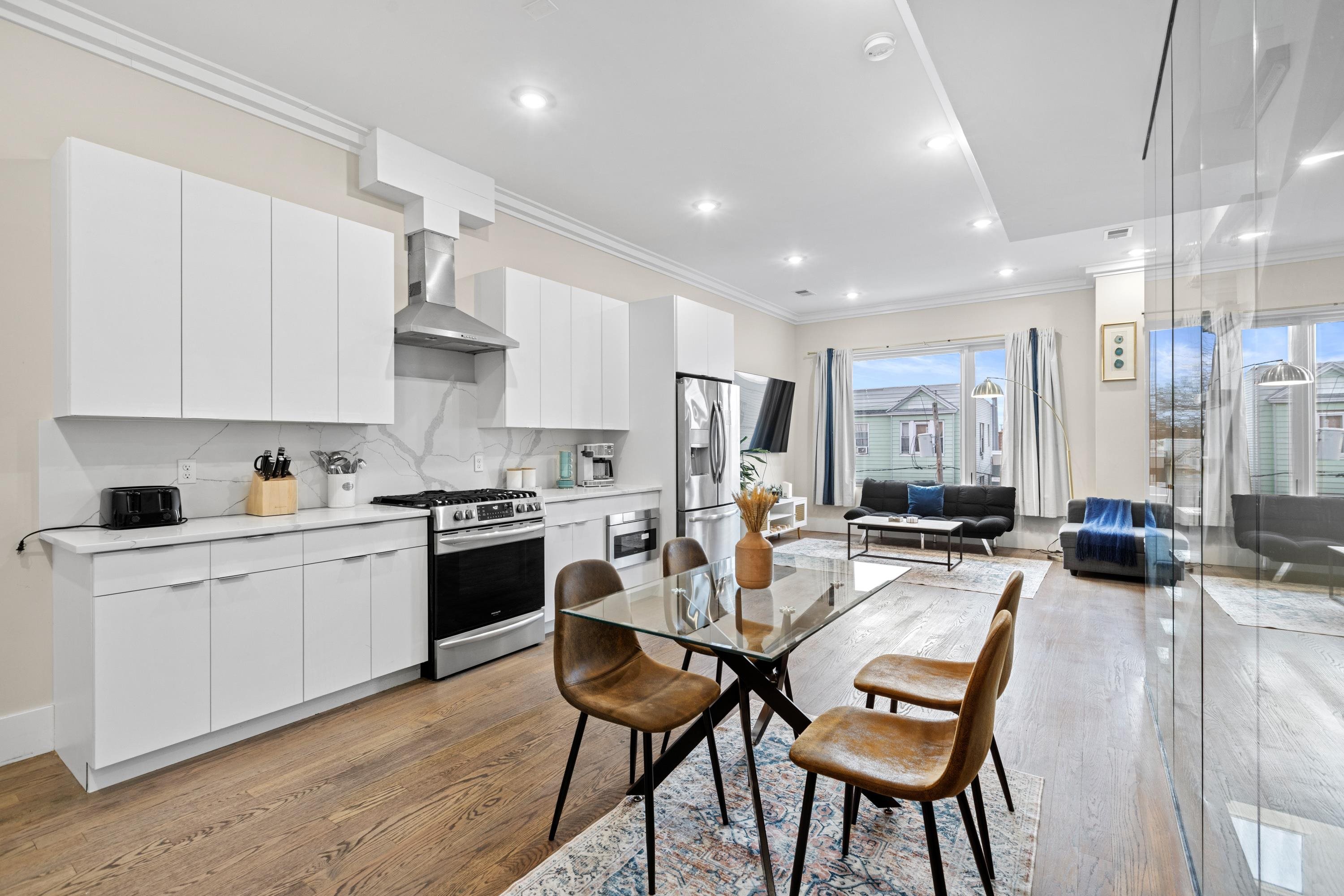 196 DELAWARE Avenue, Jersey City, JC Journal Square, NJ 07306 - Property photo 5 of 18