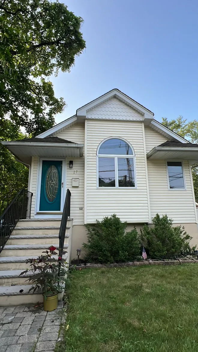27 GLENDALE Drive, Hillsdale, NJ 07642