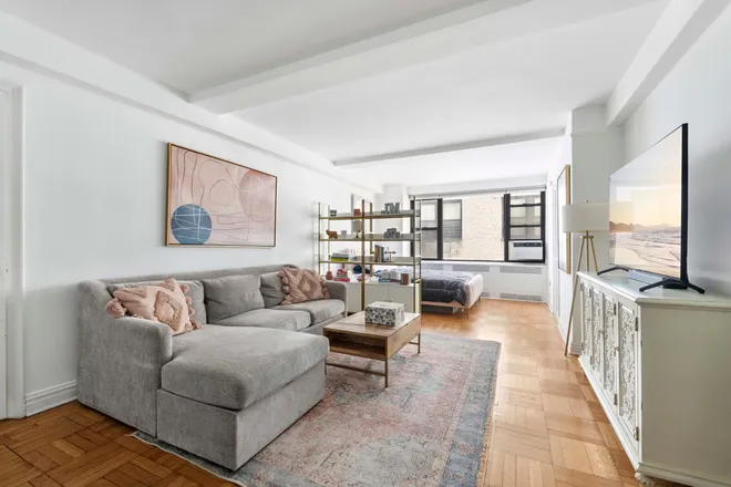 235 East 73rd Street #3G, New York, NY 10021