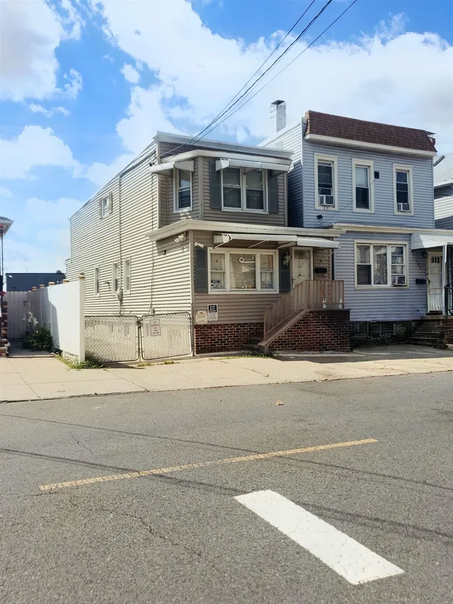 105 MCADOO Avenue, JC, Greenville, NJ 07305