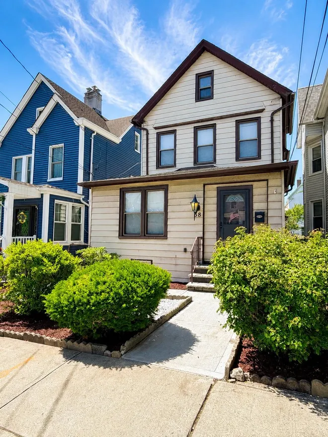 38 WEST 43rd Street, Bayonne, NJ 07002