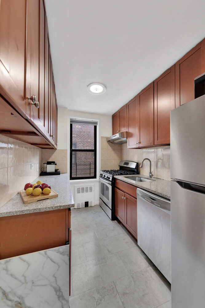 9040 FORT HAMILTON Parkway #6E, Fort Hamilton, Brooklyn, NY 11209 - Property photo 3 of 13