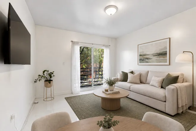 72 HURON Street #2A, Brooklyn, NY 11222
