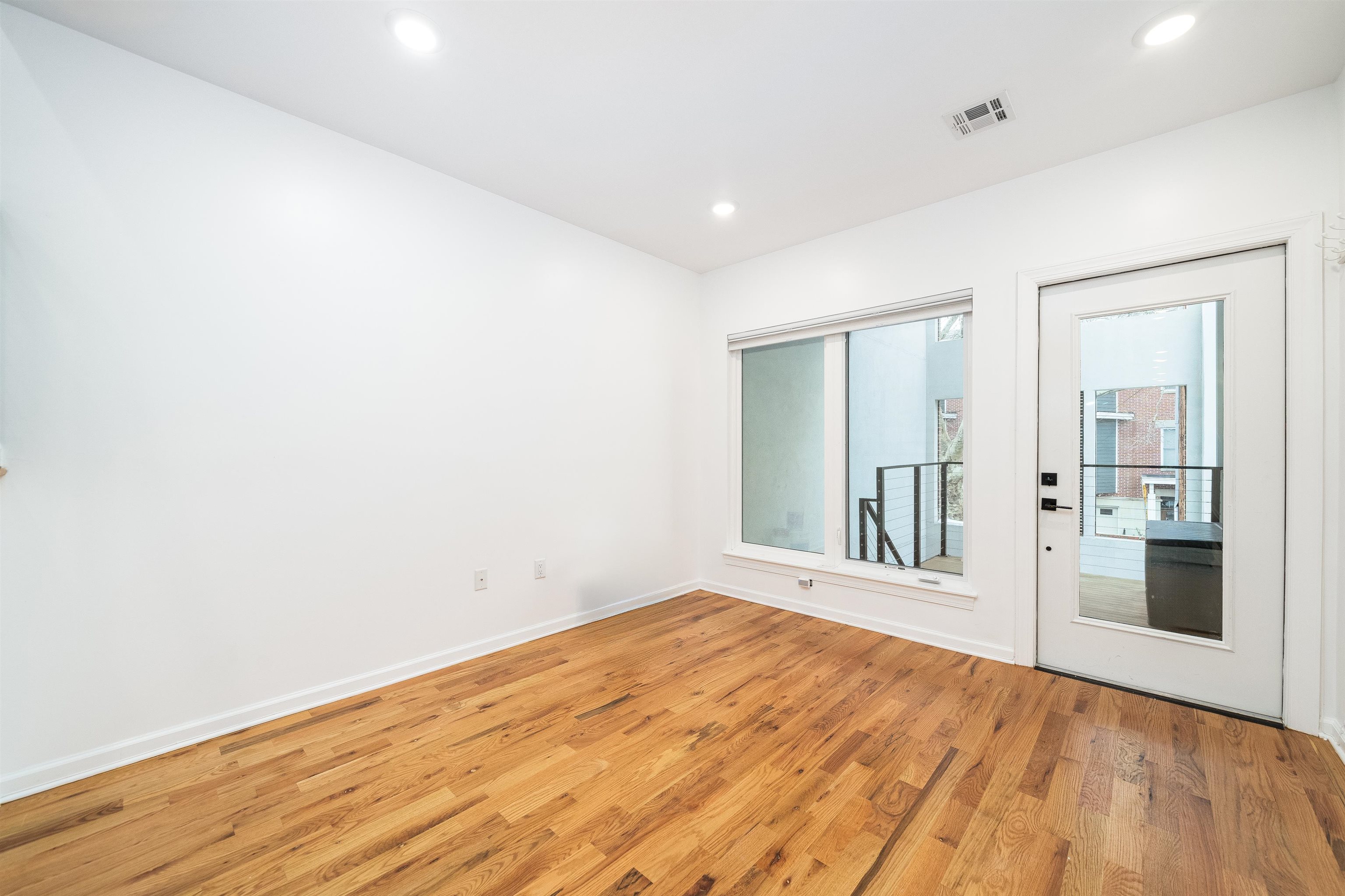 300 HALLADAY Street, Jersey City, JC Bergen Lafayette, NJ 07304 - Property photo 5 of 36