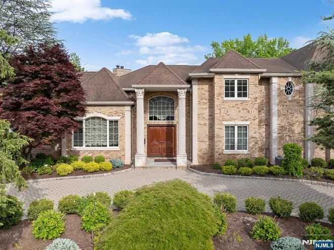 27 Roberts, Englewood Cliffs, NJ 07632
