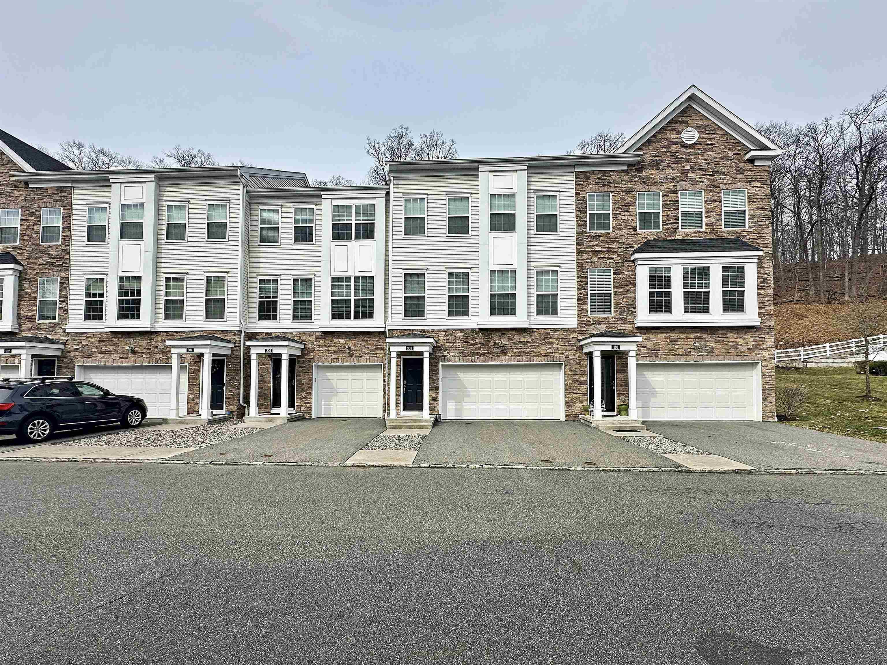 308 PARKVIEW LANE, Rockaway Township, ROCKAWAY TOWNSHIP, NJ 07866 - Property photo 2 of 44